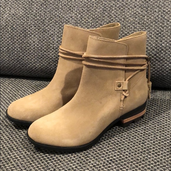 sorel farah short waterproof suede bootie